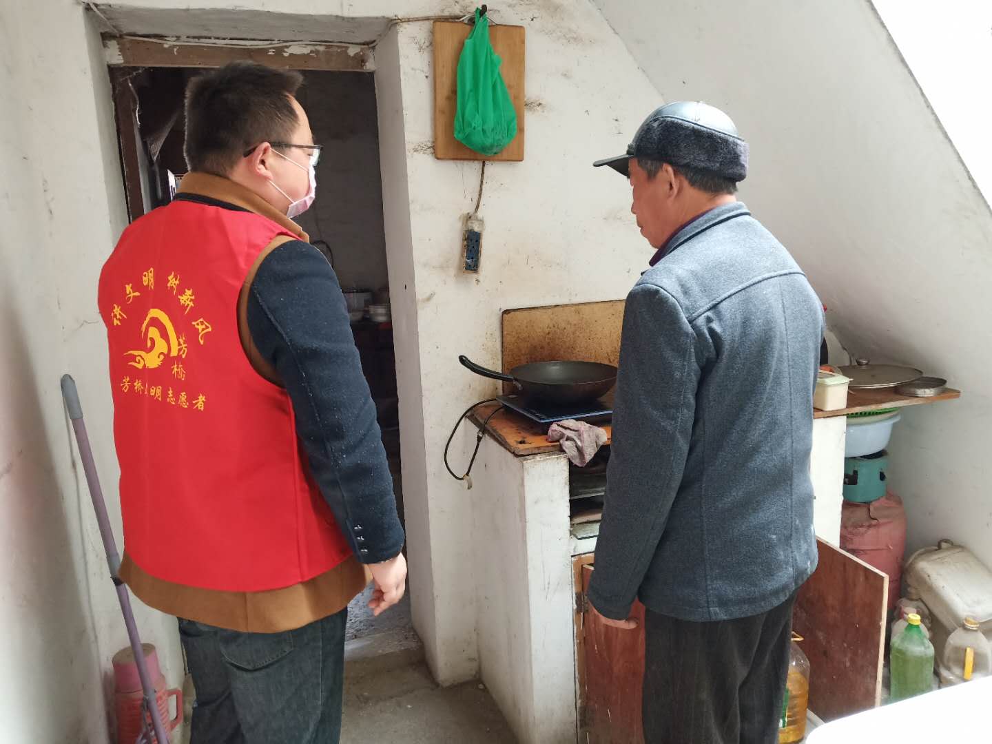 芳桥街道残联开展困难残疾人家庭安全隐患排查活动.jpg 芳桥街道残联开展困难残疾人家庭安全隐患排查活动.jpg