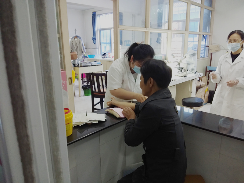 太华镇残联开展残疾人免费体检活动.jpg 太华镇残联开展残疾人免费体检活动.jpg