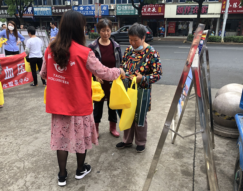 与爱同行 携手助残——新街街道助残日主题宣传活动进行时.jpg
