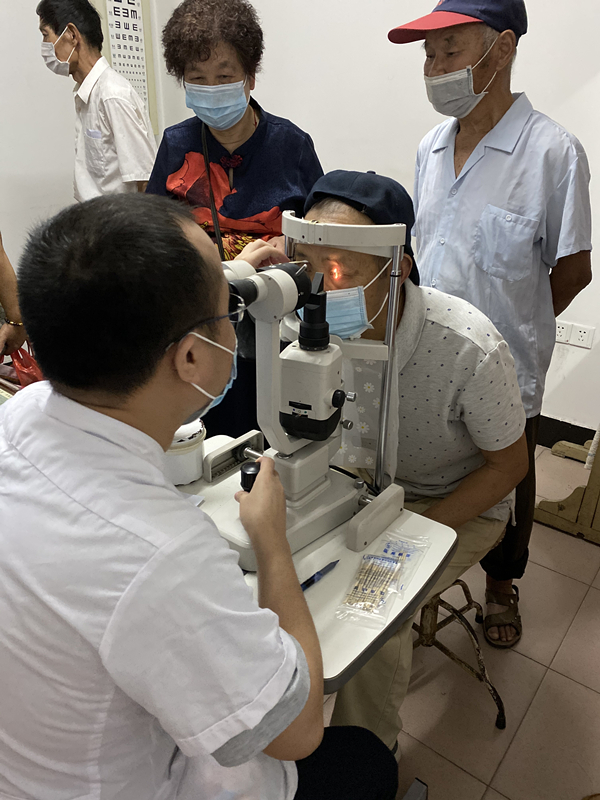 丁蜀镇残联举办白内障免费筛查义诊活动.jpg 丁蜀镇残联举办白内障免费筛查义诊活动.jpg