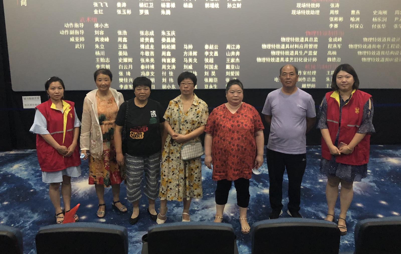 湖渎社区残疾人之家组织观看《八佰》.jpg 湖渎社区残疾人之家组织观看《八佰》.jpg