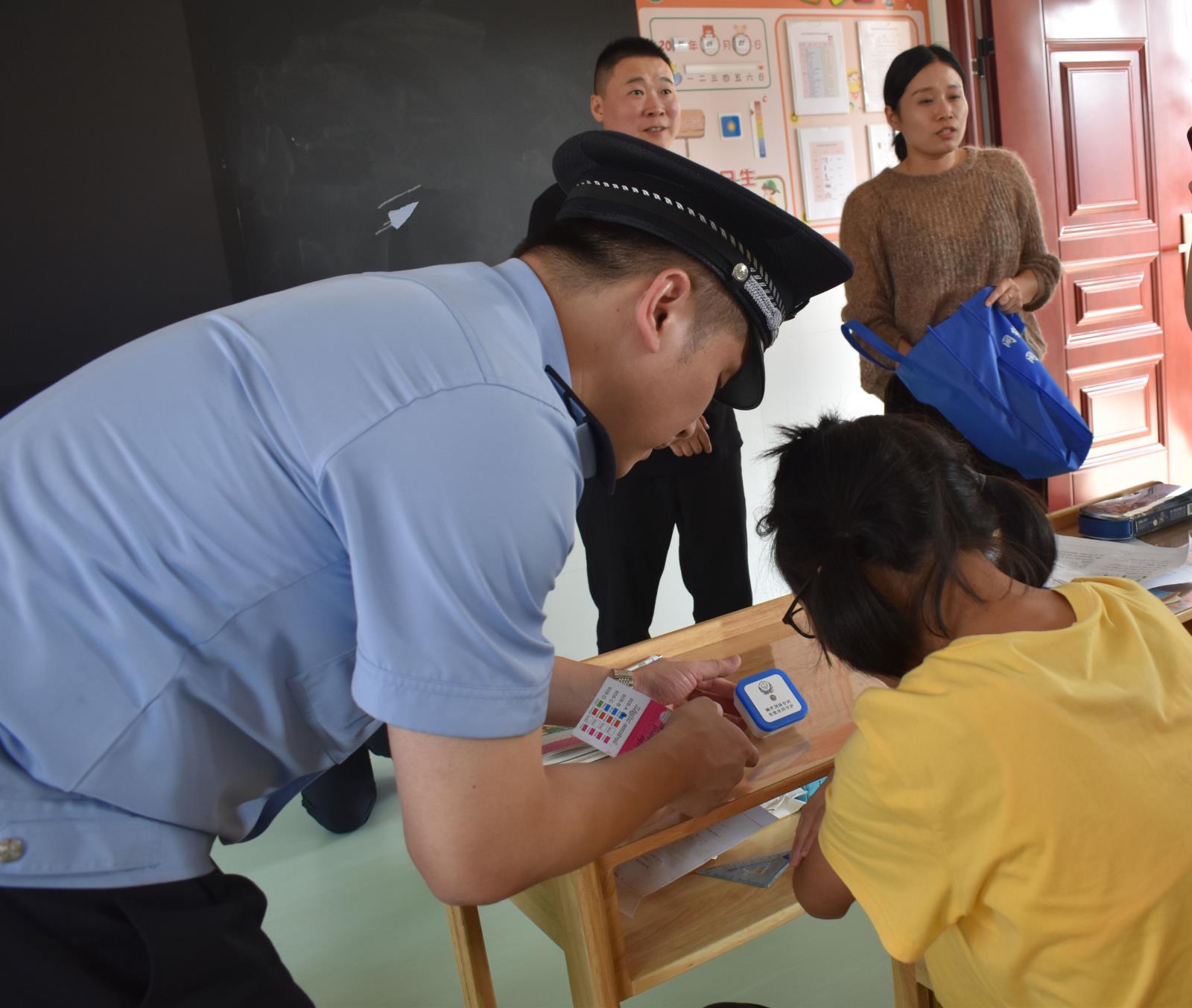 为残网络安全知识专题讲座在宜兴市特教学校举办3.jpg 为残网络安全知识专题讲座在宜兴市特教学校举办3.jpg