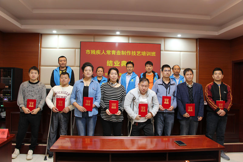 获奖学员与领导、老师合影.jpg 获奖学员与领导、老师合影.jpg