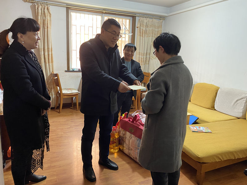 宜城街道开展走访慰问困难残疾人活动.jpg