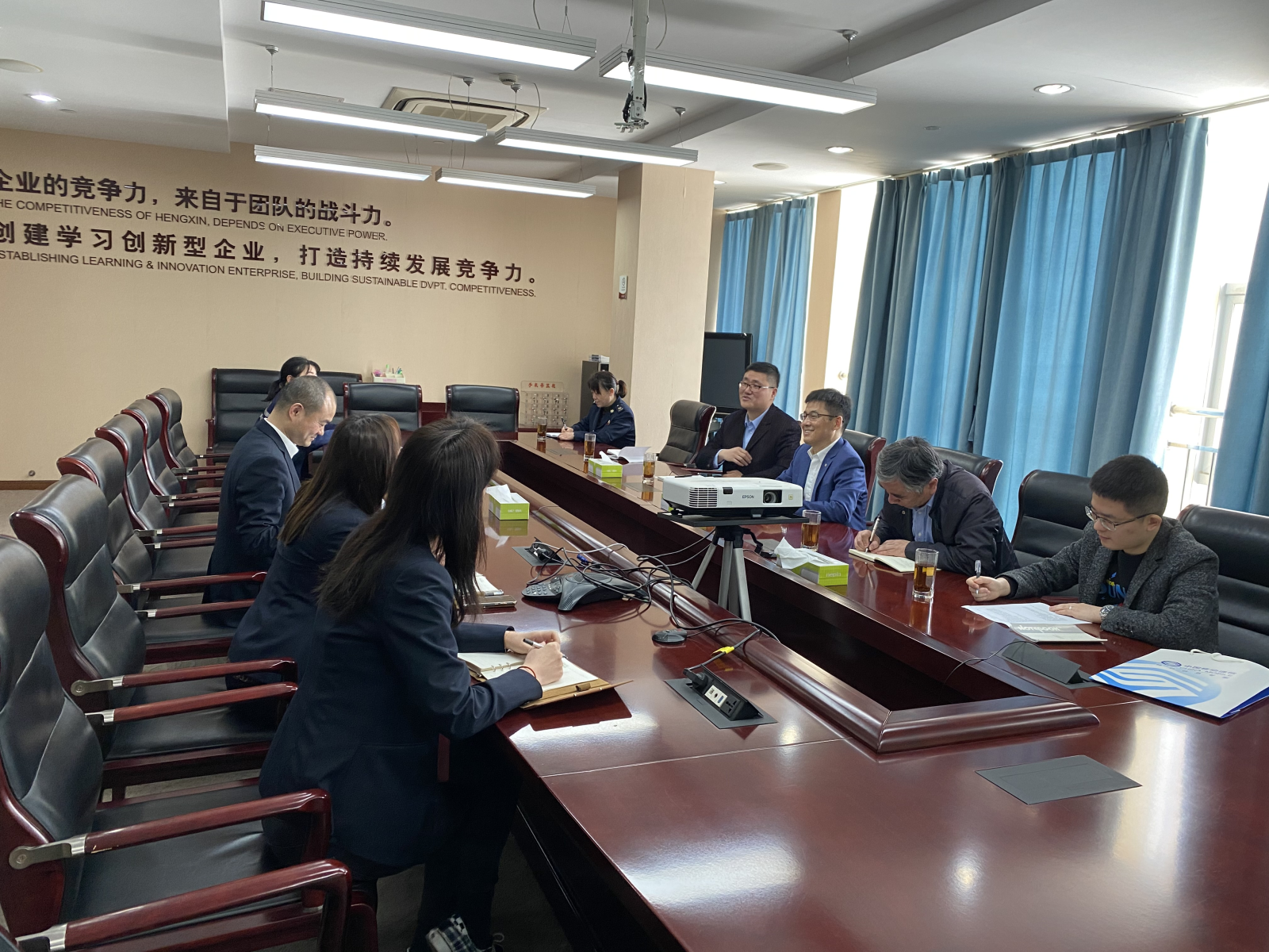 4月16日市残联、市税务与亨鑫科技座谈交流介绍助残就业税法政策宣传.png 4月16日市残联、市税务与亨鑫科技座谈交流介绍助残就业税法政策宣传.png