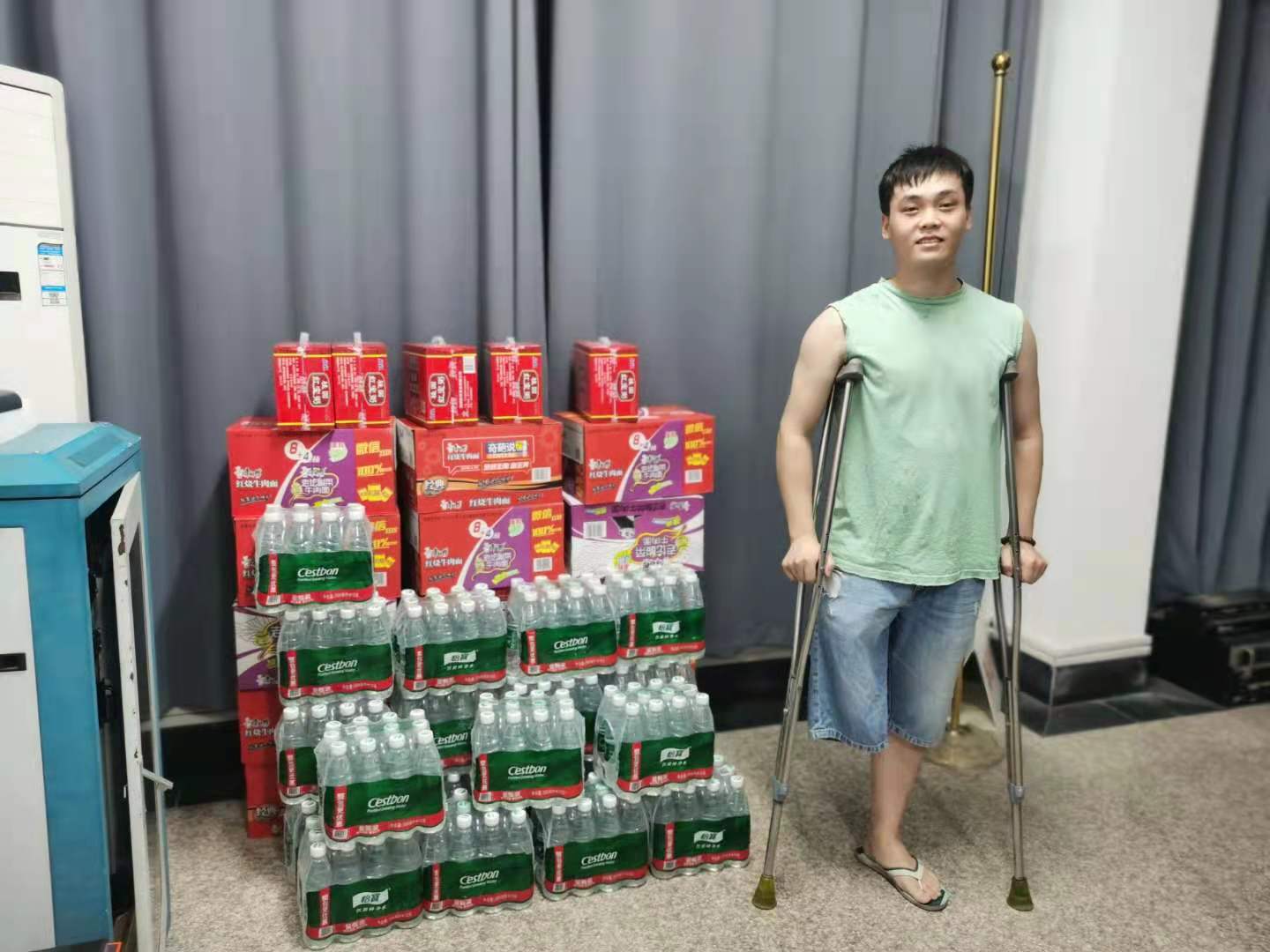 残疾青年助力抗疫 爱心捐赠温暖人心.jpg 残疾青年助力抗疫 爱心捐赠温暖人心.jpg