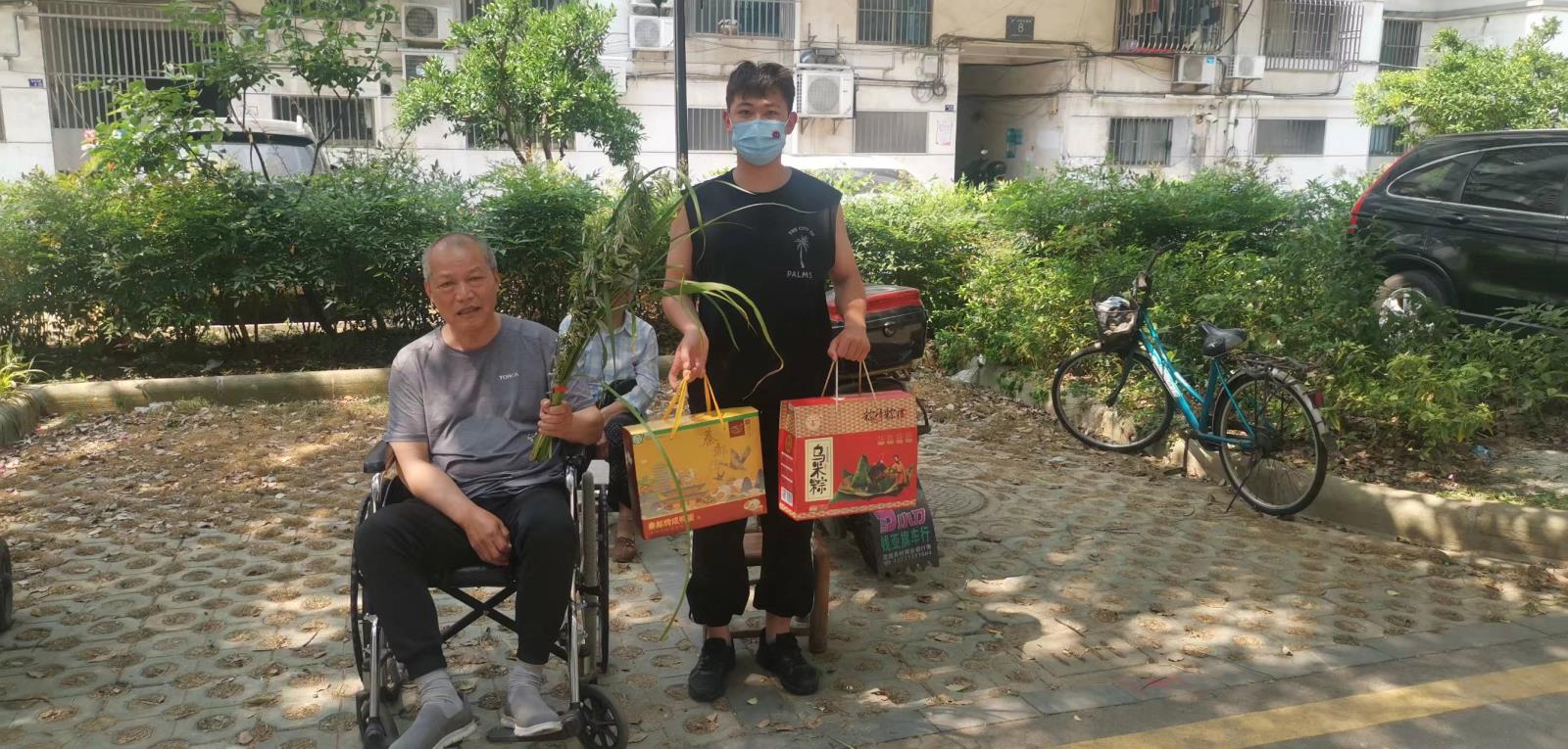 浓情端午 爱心助残——宜兴市高塍镇桃园社区开展走访慰问困难残疾人活动.jpg