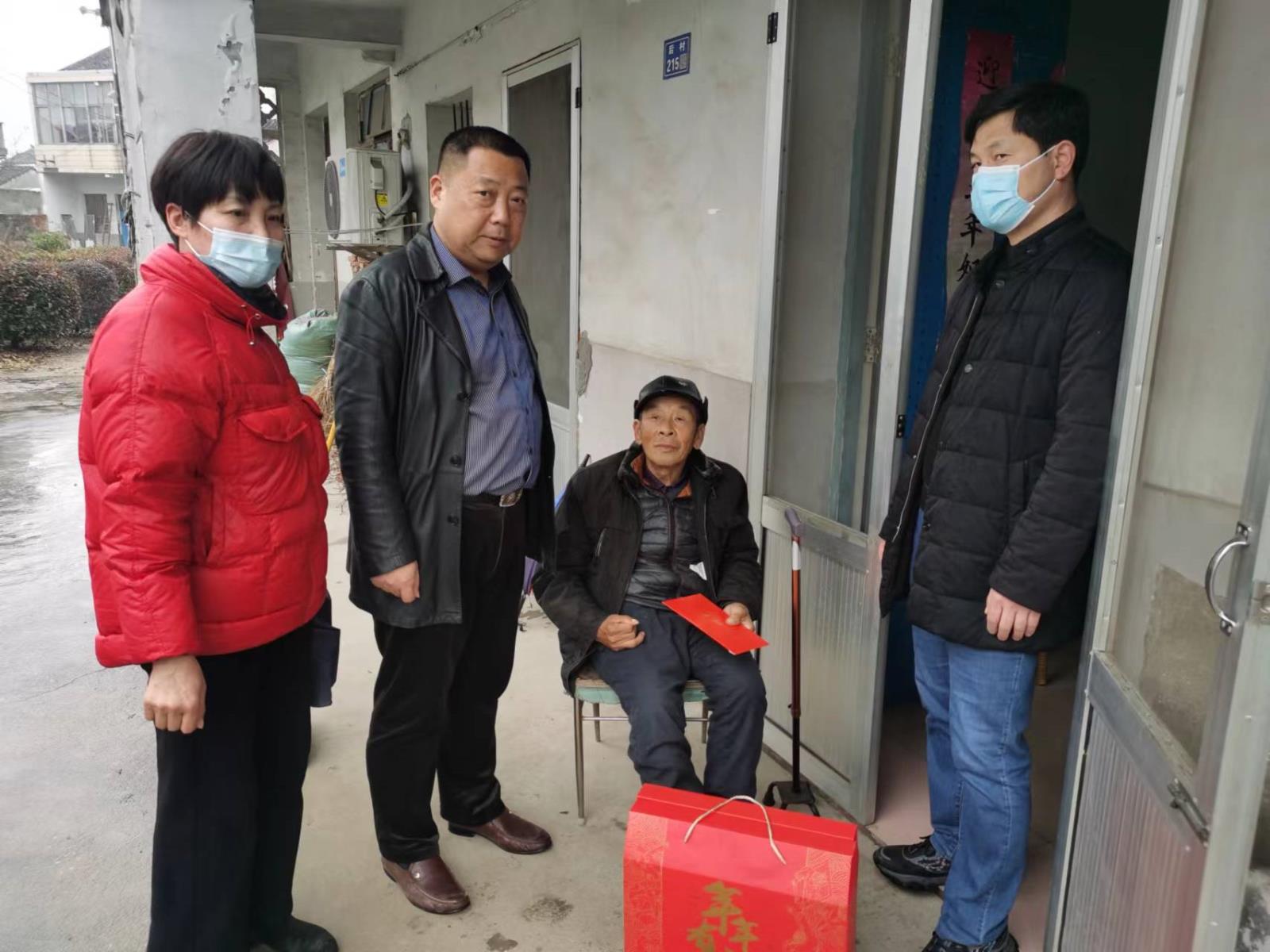宜兴市芳桥街道残联开展新春走访慰问困难残疾人活动.jpg 宜兴市芳桥街道残联开展新春走访慰问困难残疾人活动.jpg