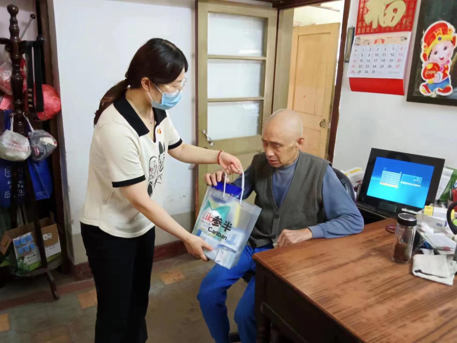 宜兴市丁蜀镇残联开展“全国助残日”走访慰问困难残疾人活动.jpg 宜兴市丁蜀镇残联开展“全国助残日”走访慰问困难残疾人活动.jpg