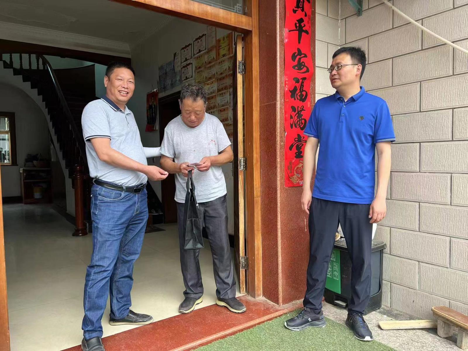 情暖六一 与爱同行——宜兴市太华镇残联开展走访慰问残疾儿童活动.jpg 情暖六一 与爱同行——宜兴市太华镇残联开展走访慰问残疾儿童活动.jpg