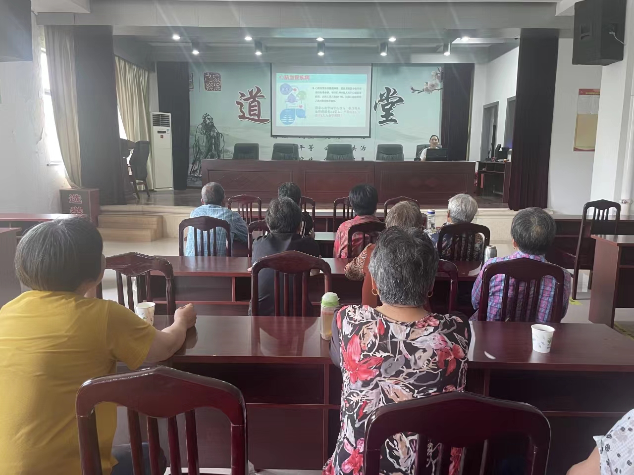 宜兴市高塍镇红塔村为残疾人举办心血管疾病健康知识讲座(1).jpg 宜兴市高塍镇红塔村为残疾人举办心血管疾病健康知识讲座(1).jpg