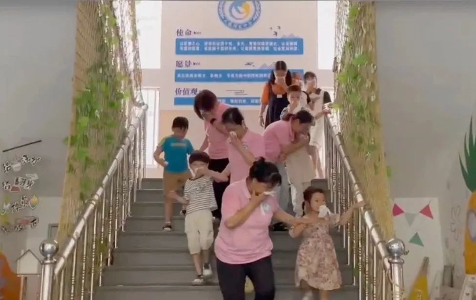 市“博爱家园”儿童成长中心组织开展消防演习.jpg 市“博爱家园”儿童成长中心组织开展消防演习.jpg