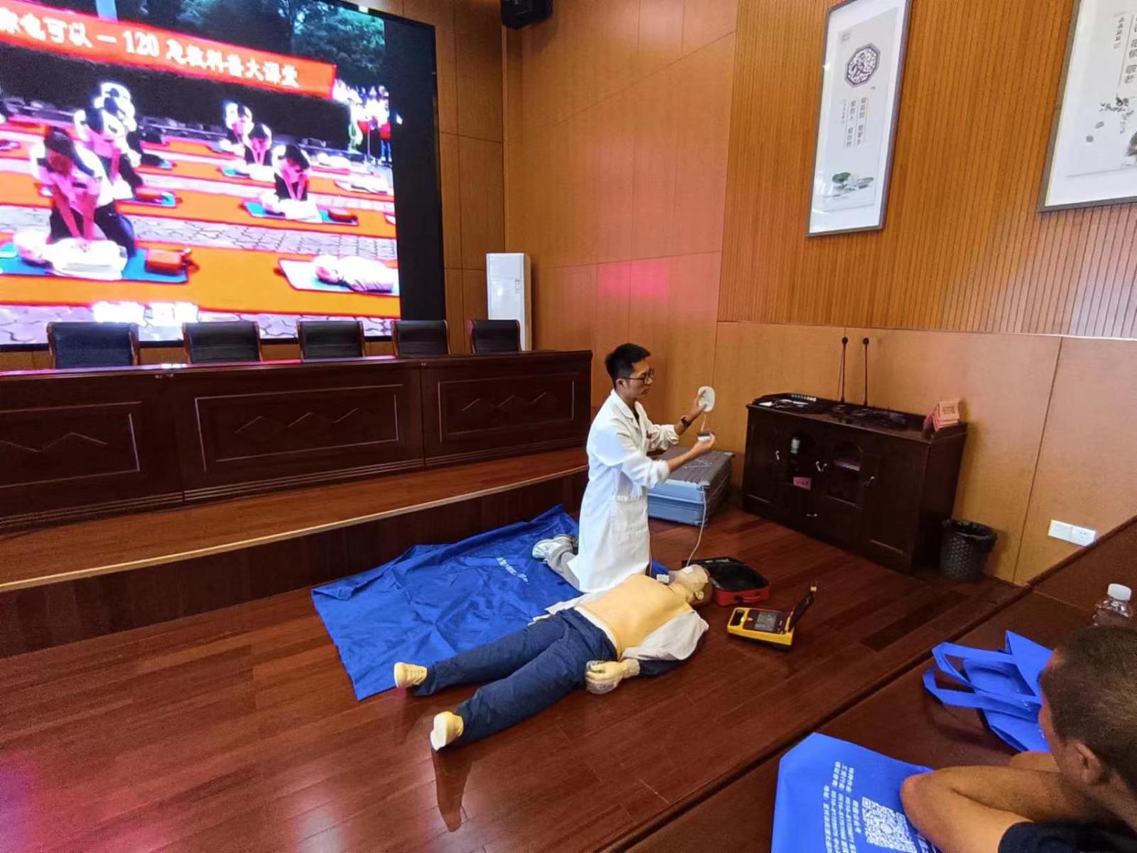 宜兴市太华镇“残疾人之家”开展残疾人应急救护技能培训.jpg 宜兴市太华镇“残疾人之家”开展残疾人应急救护技能培训.jpg
