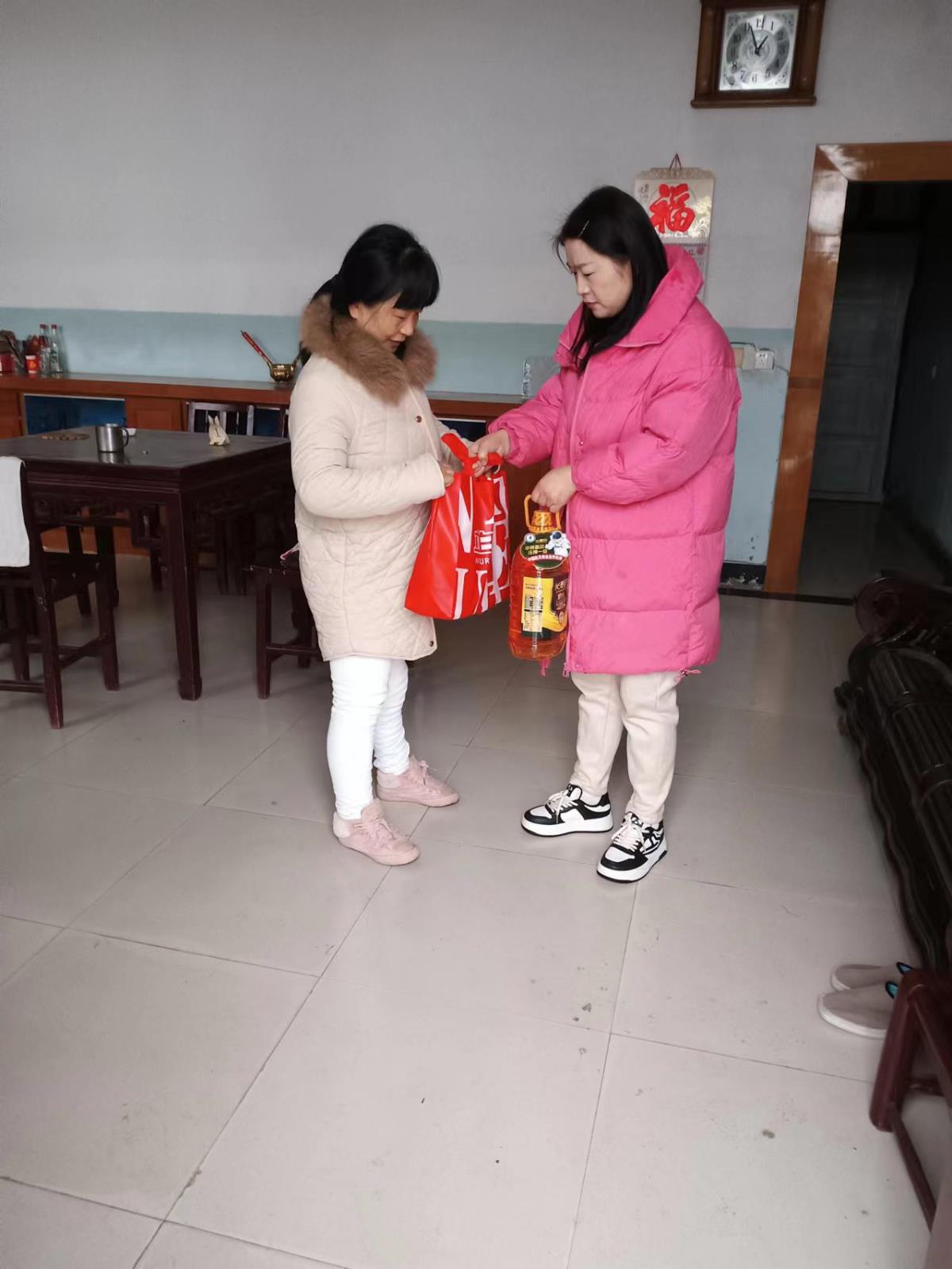 宜兴市太华镇残联开展残疾人巡访工作.jpg 宜兴市太华镇残联开展残疾人巡访工作.jpg