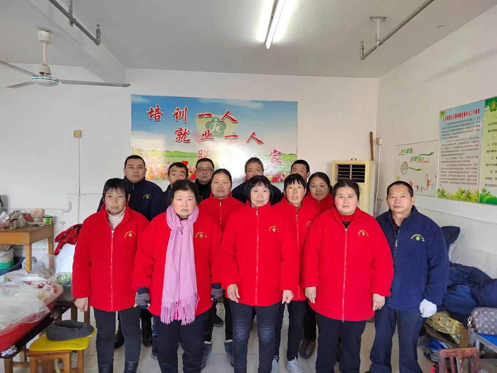 宜兴市和桥镇“残疾人之家”为残疾人发放工作服 (2).jpg 宜兴市和桥镇“残疾人之家”为残疾人发放工作服 (2).jpg