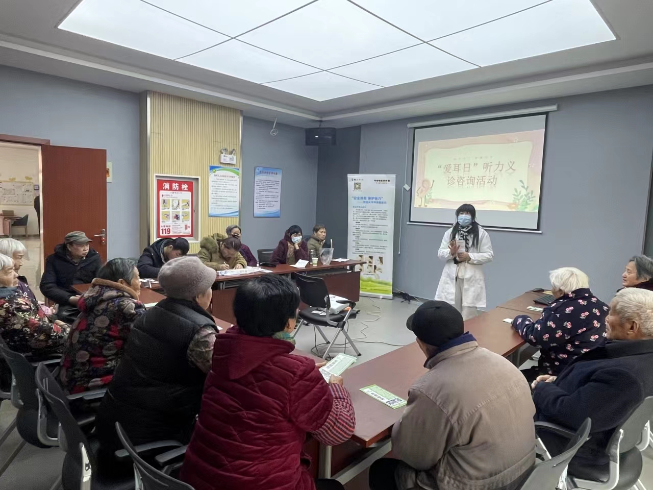宜兴市太华镇残联开展“爱耳日”宣教和义诊活动.jpg 宜兴市太华镇残联开展“爱耳日”宣教和义诊活动.jpg