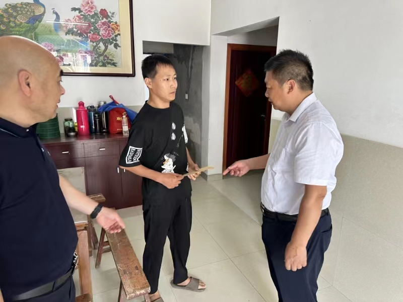徐舍镇残联开展助残日走访慰问困难残疾人活动.jpg 徐舍镇残联开展助残日走访慰问困难残疾人活动.jpg