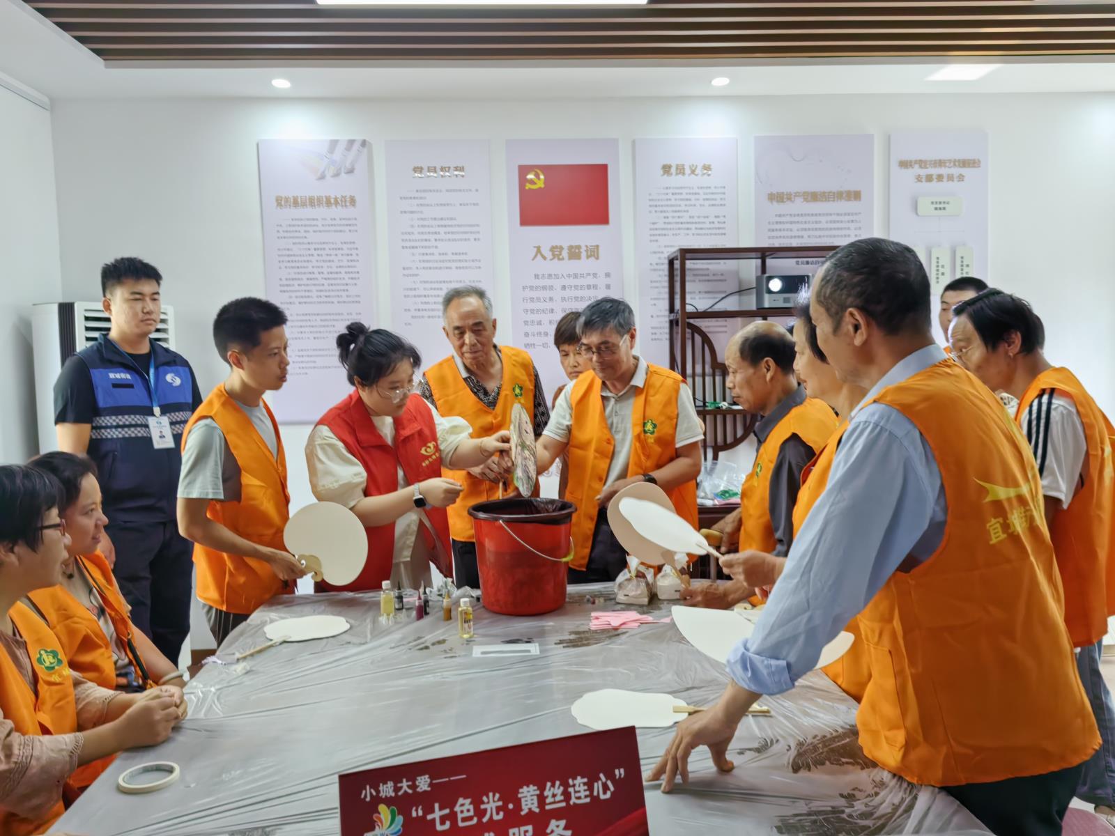 扇舞风华 如“漆”而至——宜城街道残联举办残疾人制漆扇活动.jpg 扇舞风华 如“漆”而至——宜城街道残联举办残疾人制漆扇活动.jpg