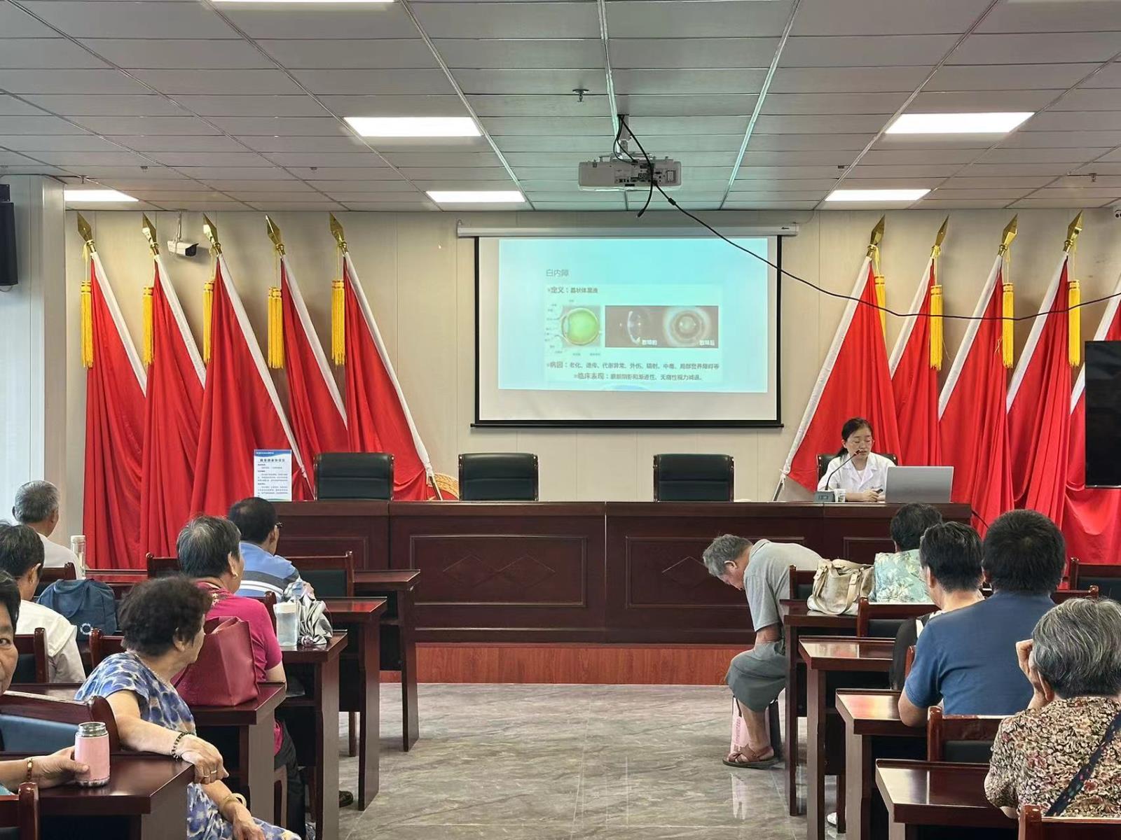 杨巷镇残联开展残疾预防日低视力预防宣讲活动.jpg 杨巷镇残联开展残疾预防日低视力预防宣讲活动.jpg