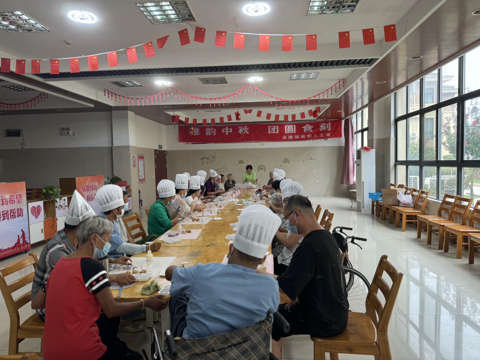 高塍镇“残疾人之家”开展中秋制作冰皮月饼活动.jpg 高塍镇“残疾人之家”开展中秋制作冰皮月饼活动.jpg