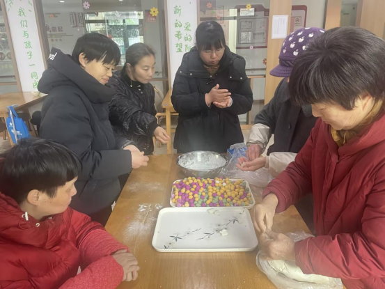 浓浓节日情 欢乐闹元宵——官林镇“残疾人之家”开展元宵节主题活动.jpg 浓浓节日情 欢乐闹元宵——官林镇“残疾人之家”开展元宵节主题活动.jpg