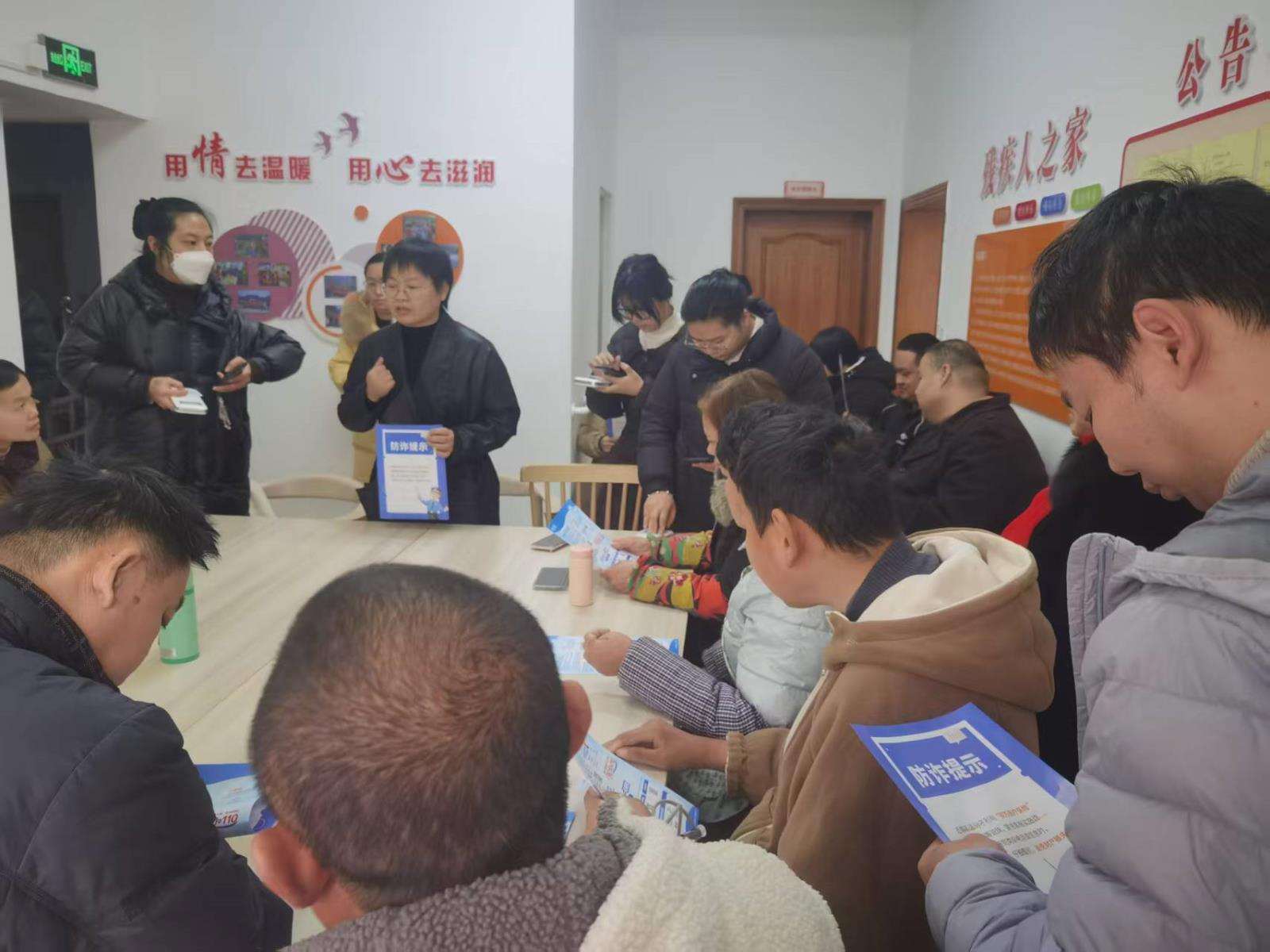 共筑反诈防线 为残疾人资金安全“上锁”——新街街道残联举办反诈知识讲座.jpg 共筑反诈防线 为残疾人资金安全“上锁”——新街街道残联举办反诈知识讲座.jpg