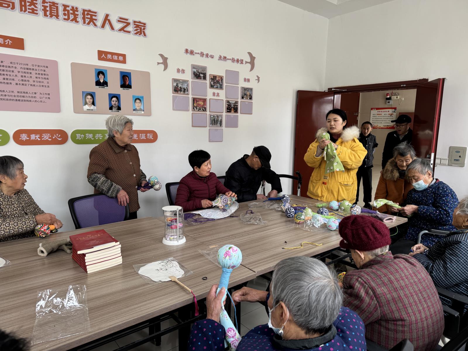 关爱女性 传承文化 促进融合——高塍镇“残疾人之家”开展“三八”妇女节活动.jpg 关爱女性 传承文化 促进融合——高塍镇“残疾人之家”开展“三八”妇女节活动.jpg