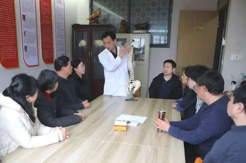 “中国好人”王俊开设首期公益推拿培训班.png “中国好人”王俊开设首期公益推拿培训班.png