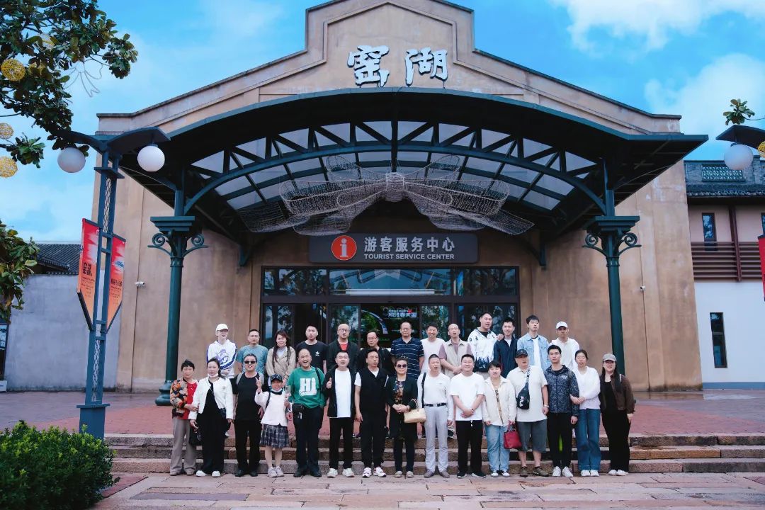 宜兴市开展盲人体验窑湖景区活动.png 宜兴市开展盲人体验窑湖景区活动.png