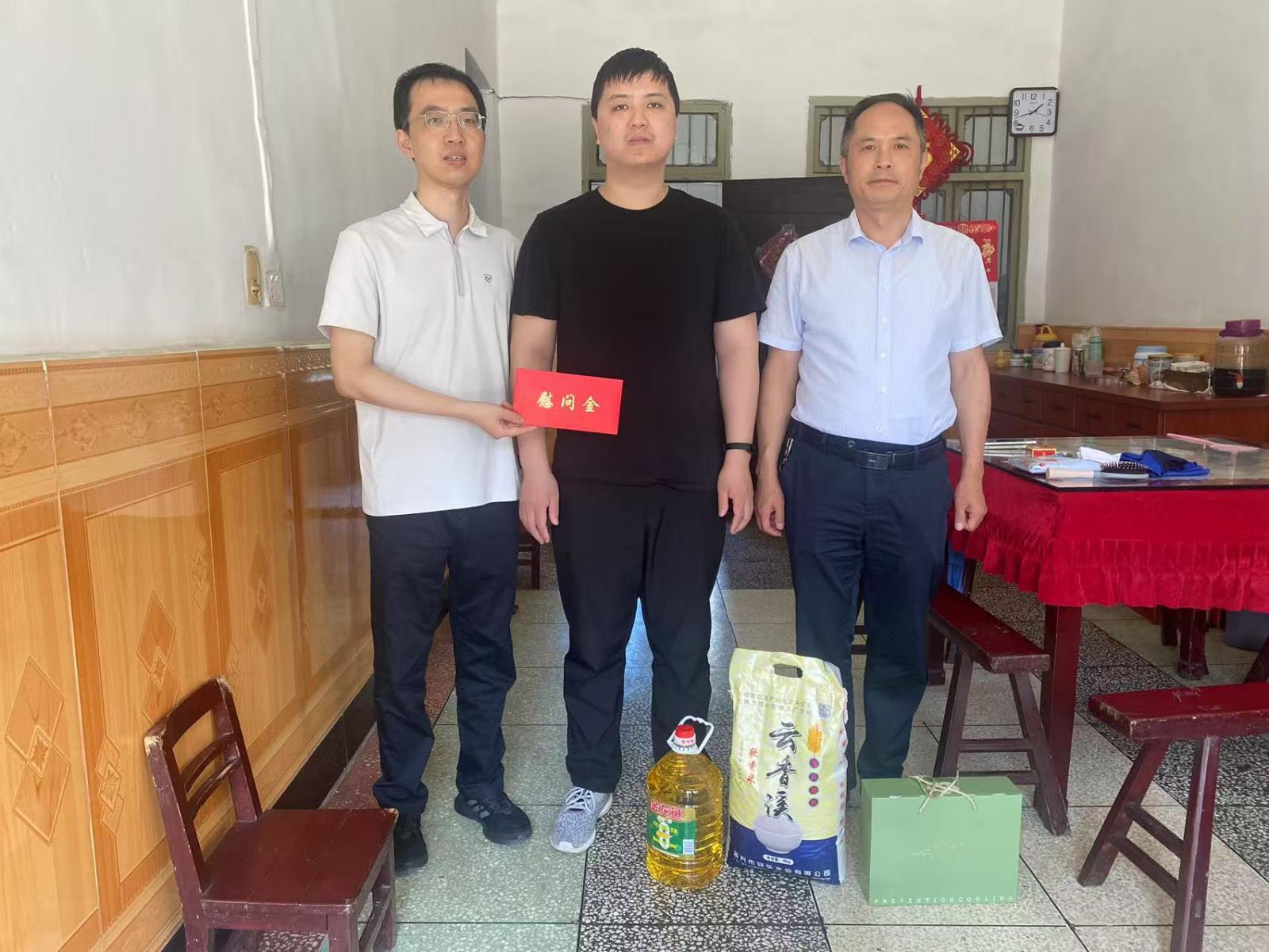 新建镇残联开展全国助残日扶残助残系列活动.jpg