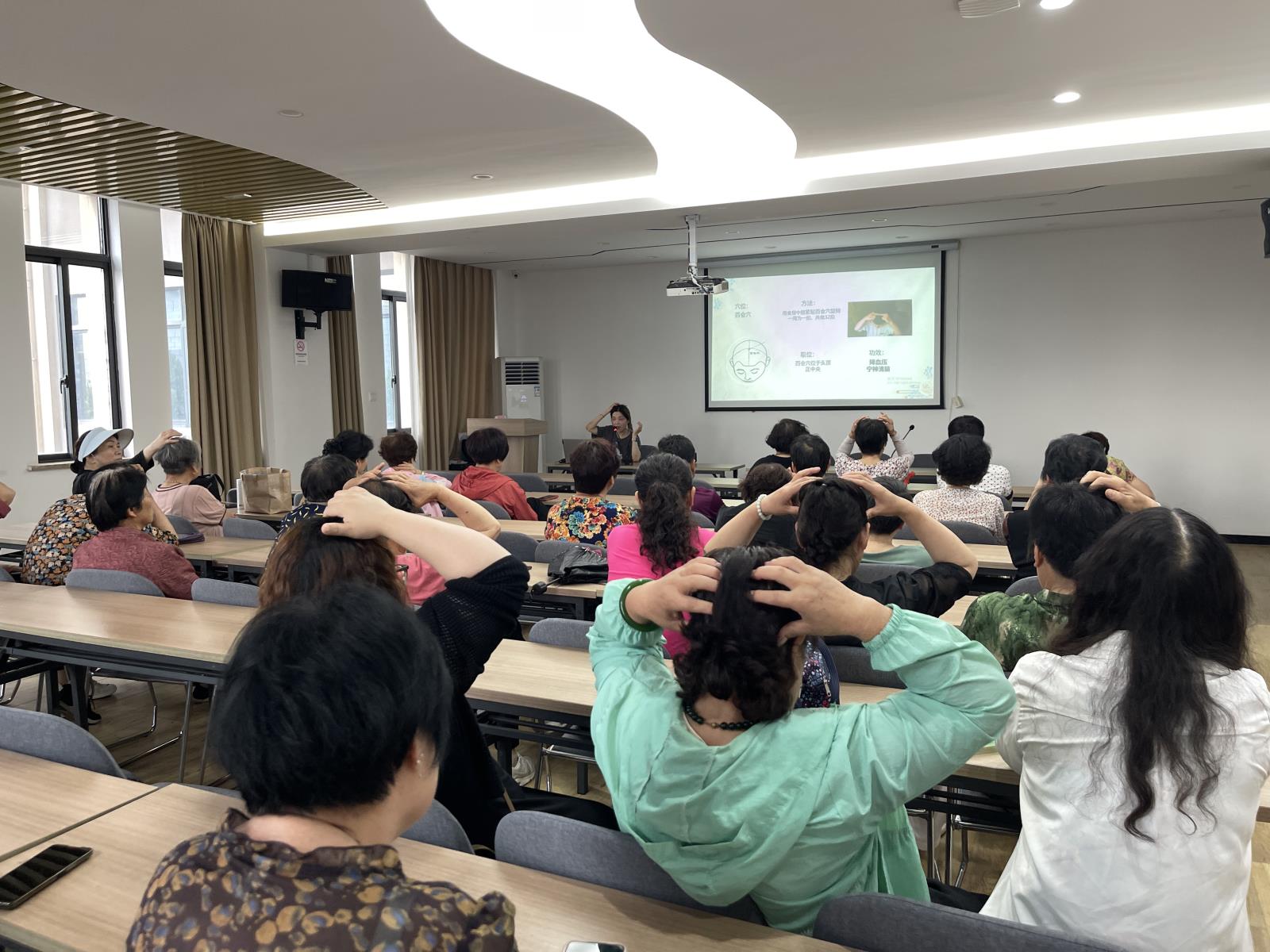 传递健康与关爱——宜城街道徐坝社区开展助残日中医穴位科普活动.jpg 传递健康与关爱——宜城街道徐坝社区开展助残日中医穴位科普活动.jpg