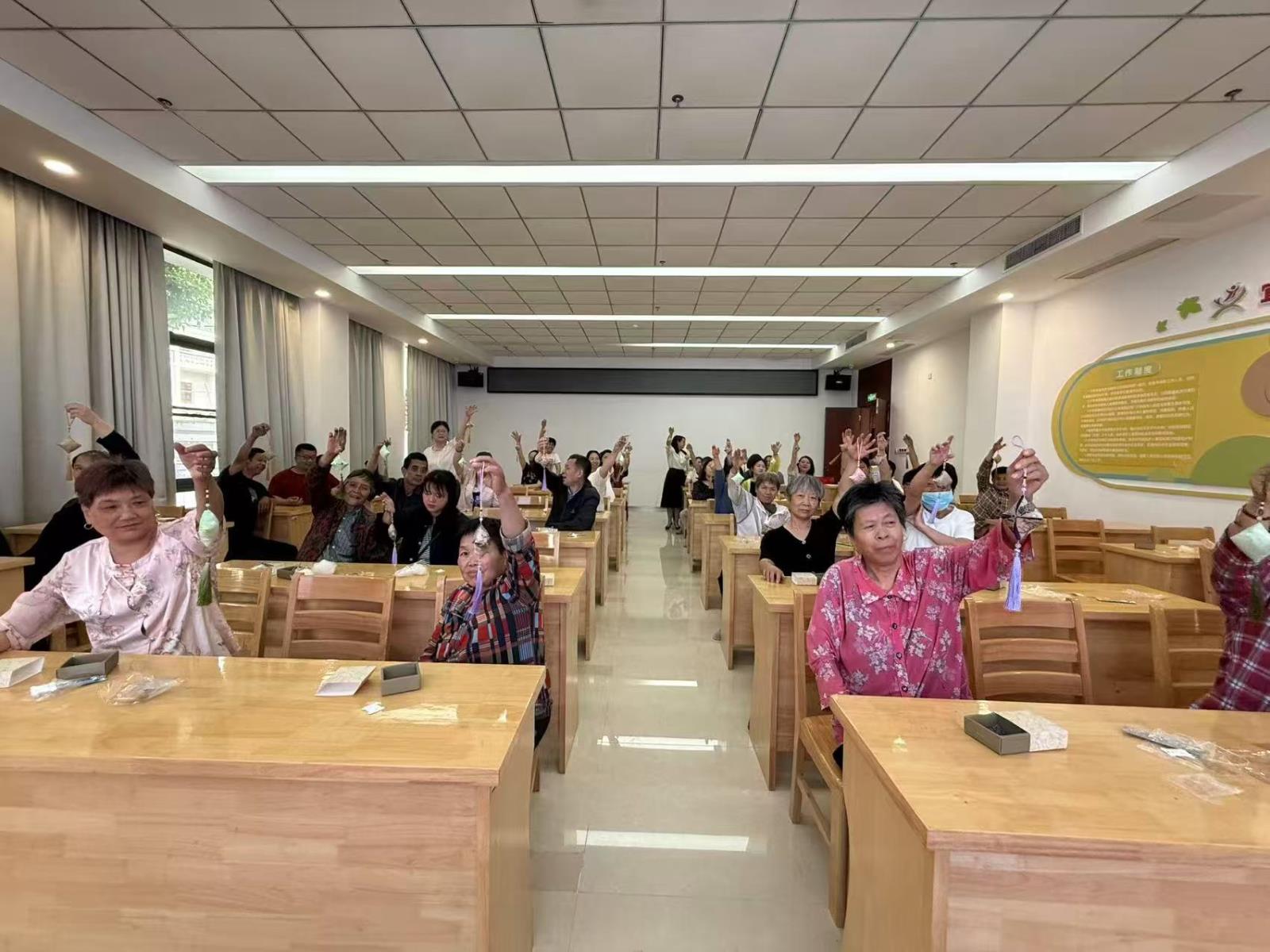 红动太华 以“艾”助残——太华镇残联开展残疾人技能培训活动.jpg 红动太华 以“艾”助残——太华镇残联开展残疾人技能培训活动.jpg