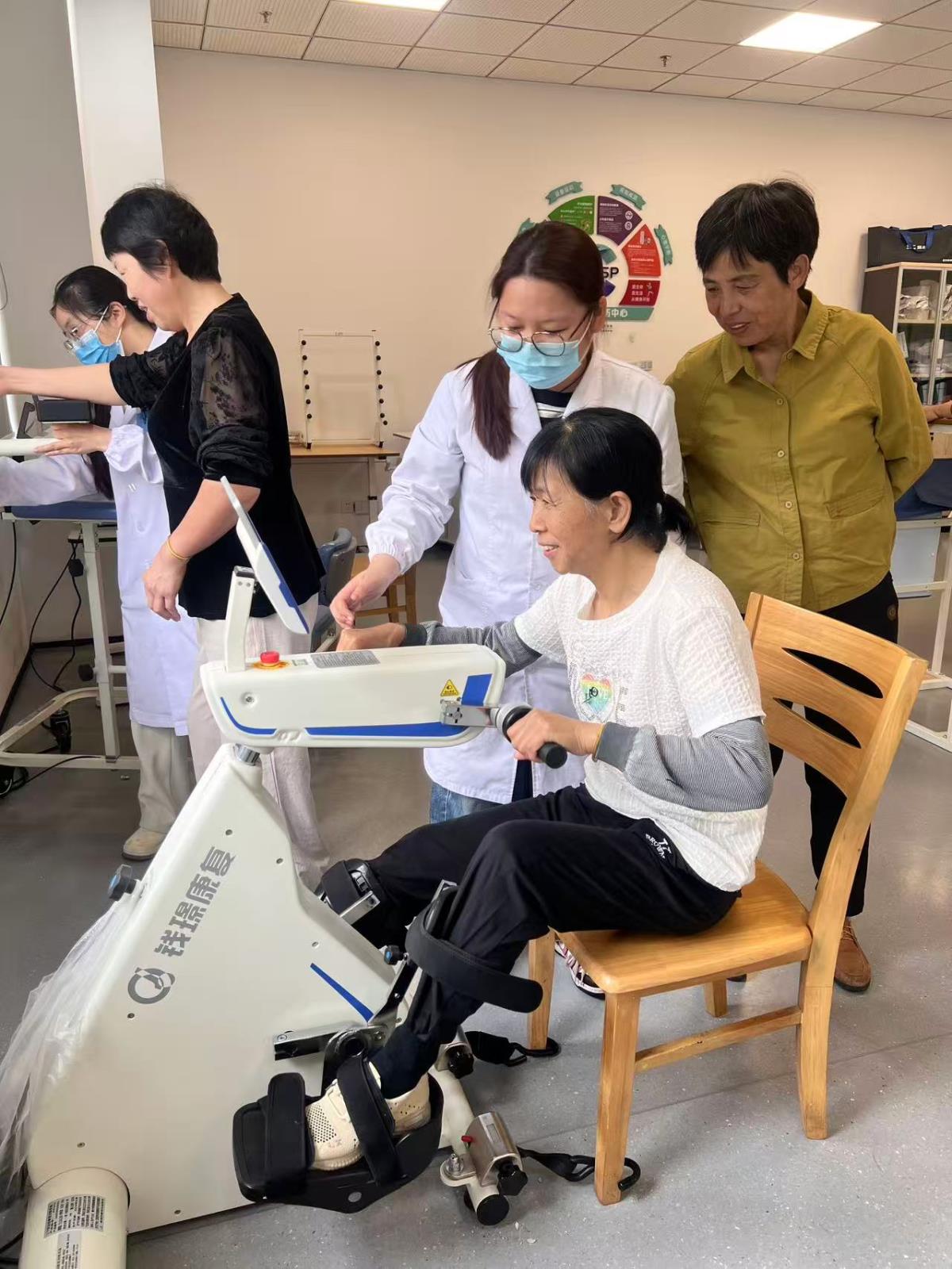 从“心”出发 以“康”为桥——屺亭街道残联组织残疾人开展康复训练温暖助残.jpg 从“心”出发 以“康”为桥——屺亭街道残联组织残疾人开展康复训练温暖助残.jpg
