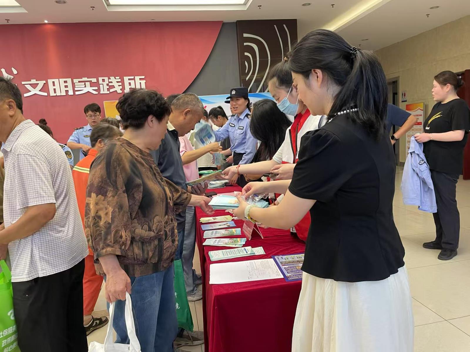 万石镇残联举办广场宣传活动.jpg 万石镇残联举办广场宣传活动.jpg