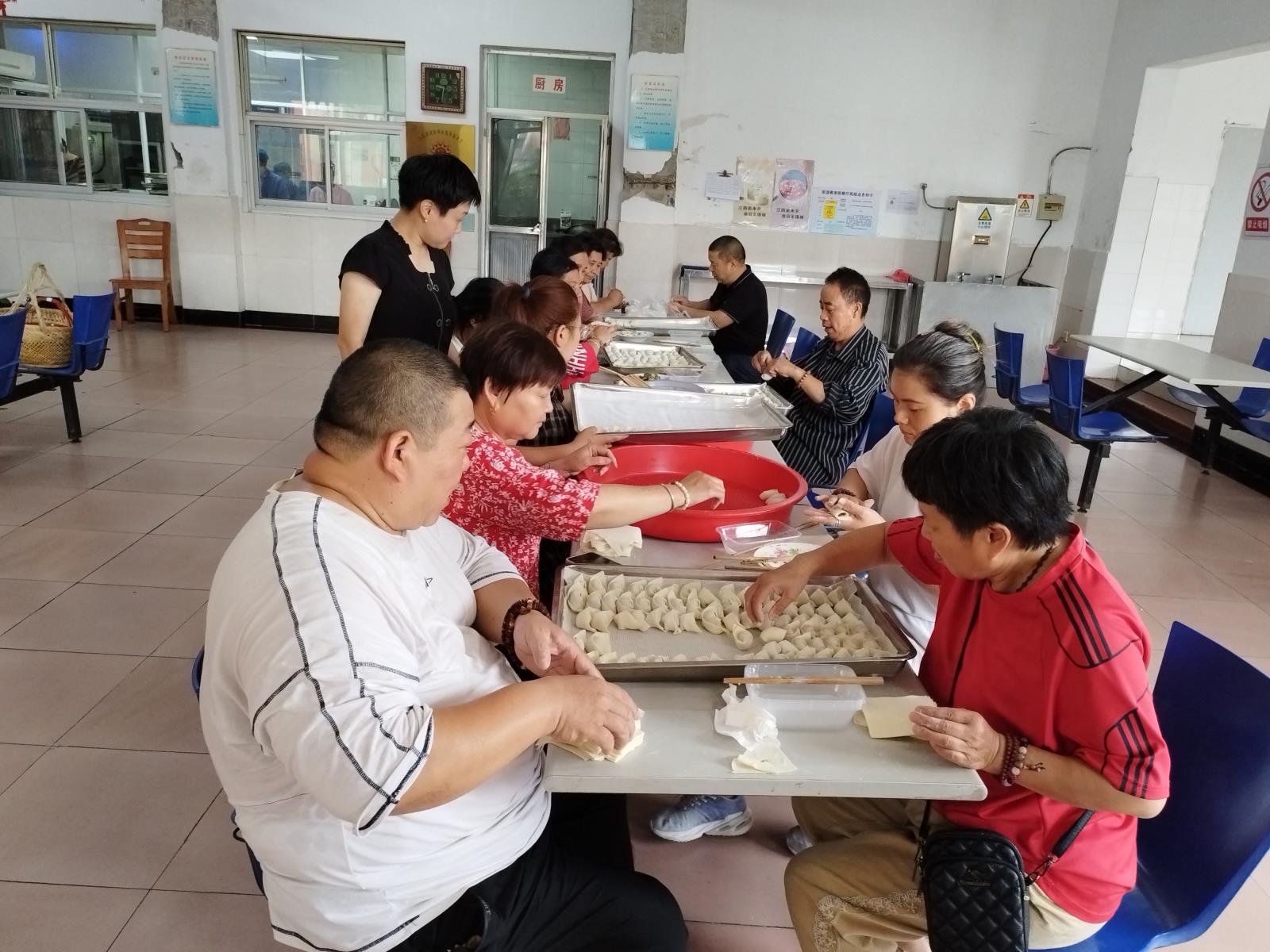 包馄饨 话民俗 送温情——张渚镇残联组织残疾人开展包馄饨活动.jpg 包馄饨 话民俗 送温情——张渚镇残联组织残疾人开展包馄饨活动.jpg