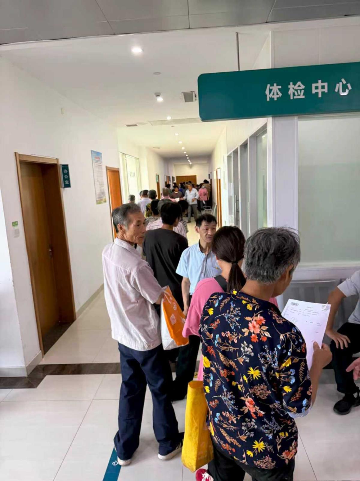 真情关爱残疾人 免费体检暖人心——周铁镇残联组织残疾人开展免费体检.jpg 真情关爱残疾人 免费体检暖人心——周铁镇残联组织残疾人开展免费体检.jpg