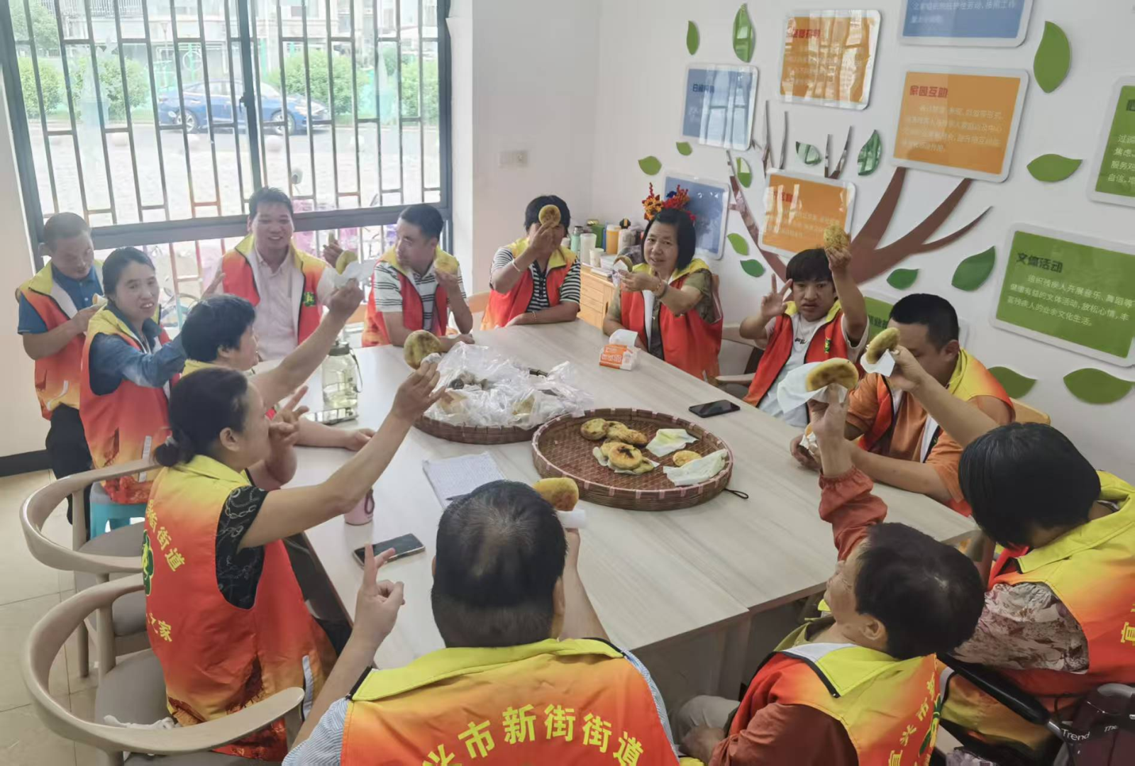 双节同辉暖人心 残健共融一家亲——新街街道“残疾人之家”开展迎中秋贺国庆活动.png 双节同辉暖人心 残健共融一家亲——新街街道“残疾人之家”开展迎中秋贺国庆活动.png