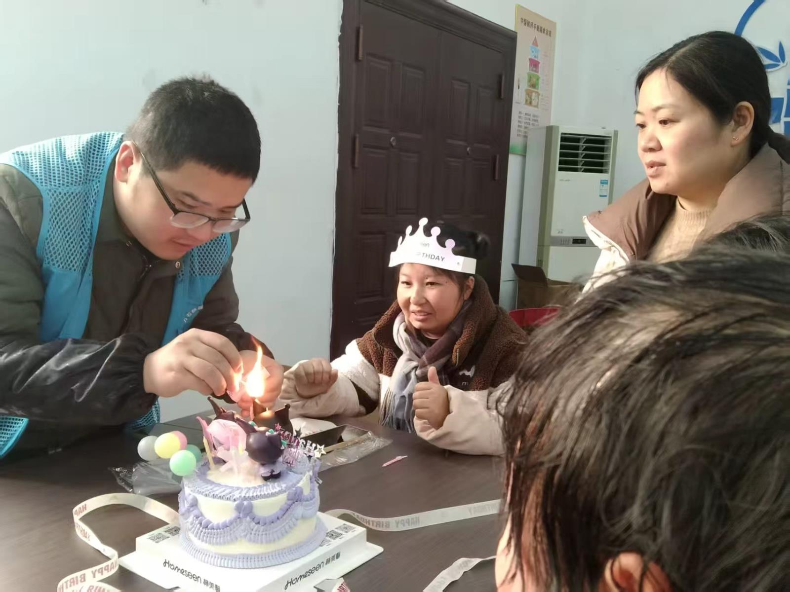 情暖“残疾人之家” 共庆集体生日——万石镇“残疾人之家”为照料对象举办集体生日会.jpg 情暖“残疾人之家” 共庆集体生日——万石镇“残疾人之家”为照料对象举办集体生日会.jpg