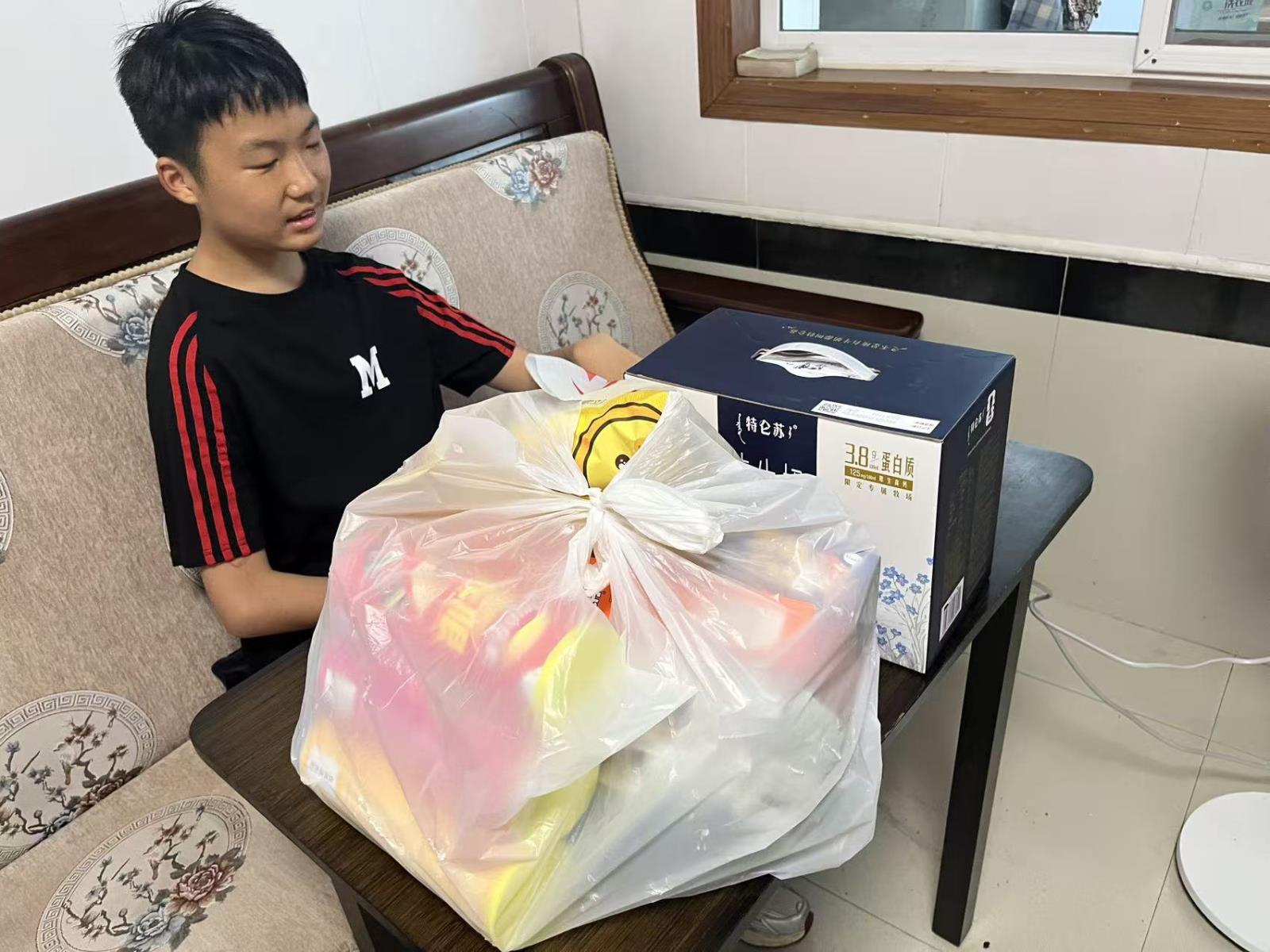 点亮微心愿 温情暖童心——湖㳇镇残联开展圆梦残疾儿童活.jpg 点亮微心愿 温情暖童心——湖㳇镇残联开展圆梦残疾儿童活.jpg